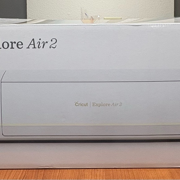 Cricut Explore Air 2 - White and Gold